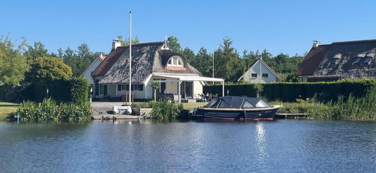Vakantiehuis Aan Het Water In Friesland Sint Nicolaasga Eksteriør bilde